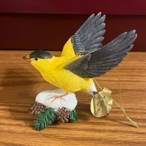 The Danbury mint Christmas ornament - goldfinch